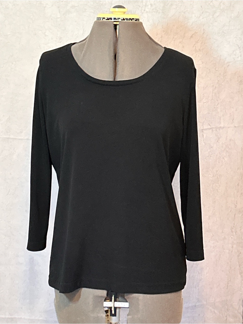 Chicos Classic Black Women’s Scoop Neck Long-Sleeve Top